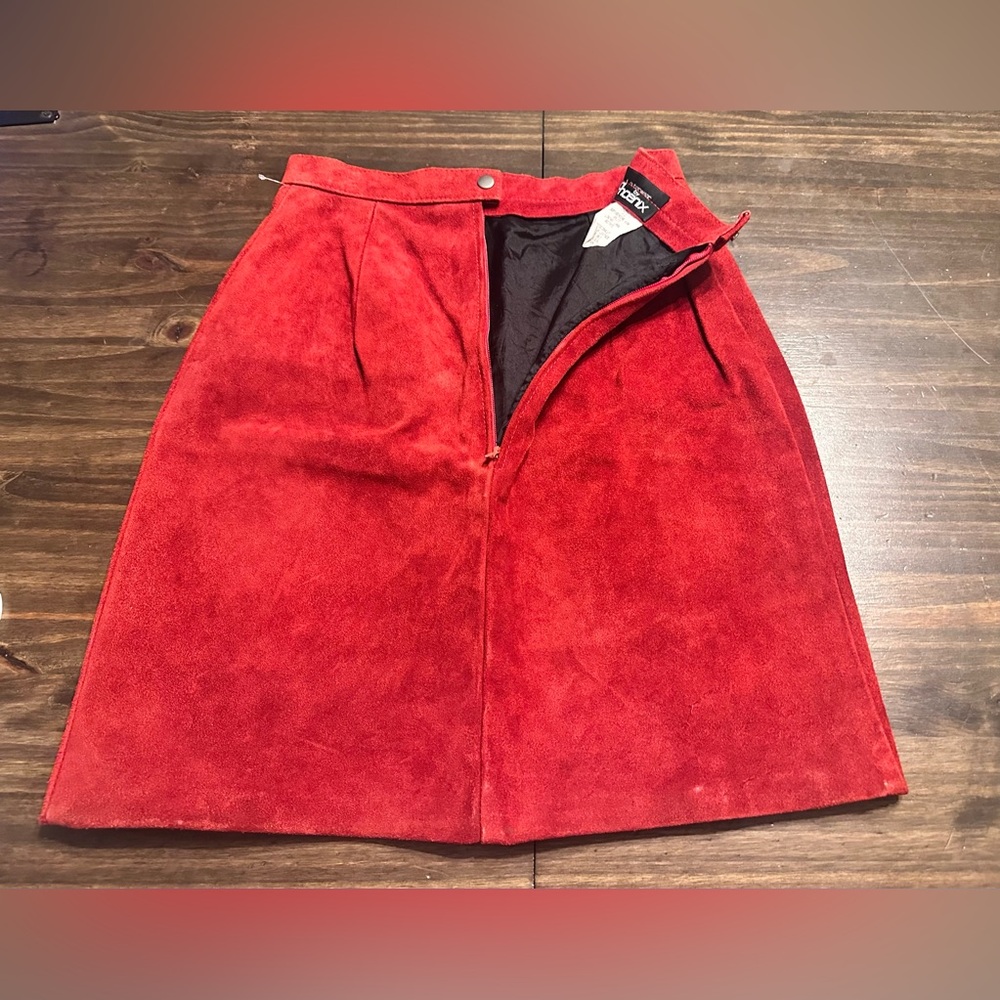 Vintage Red Suede Mini Skirt Size 5/6 -fits small (see info) USA Made - Picture 4 of 12